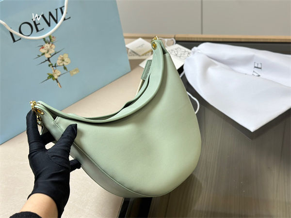 美品loeweバッグ　日本発送