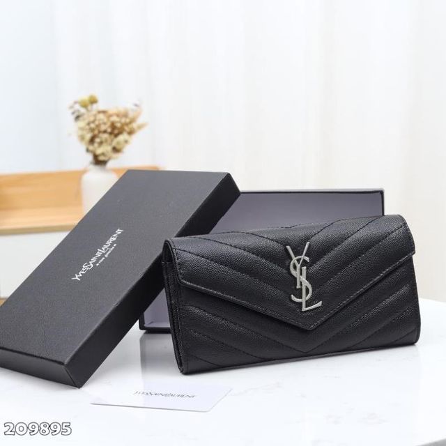 イヴ?サンローラン綺麗美品人気定番財。布DY14