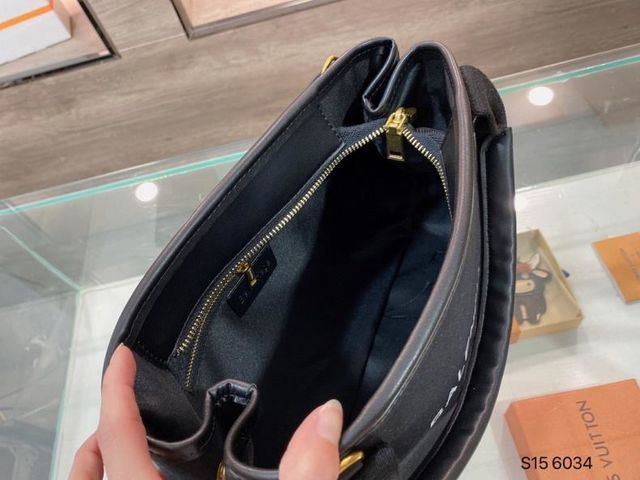 綺麗 美品ハンドバッ。グRG44