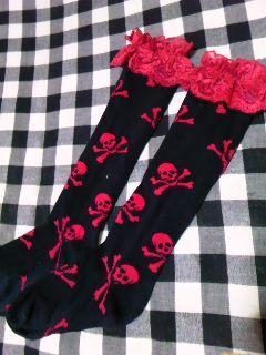 赤レース付きドクロ靴下 ノーブランド フリマアプリ サイトshoppies ショッピーズ