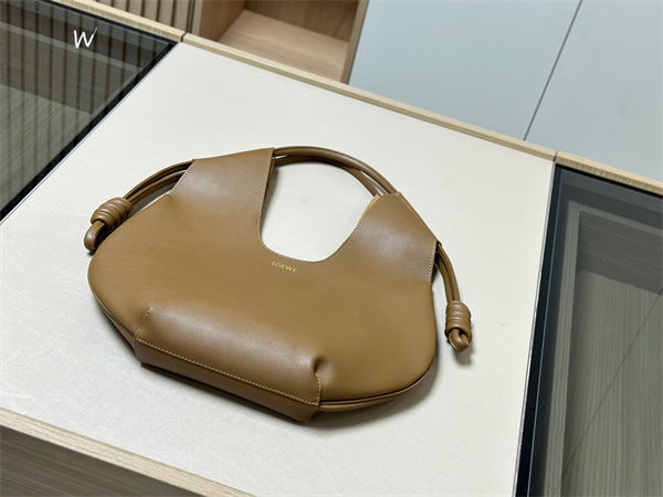 美品loeweバッグ　日本発送